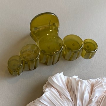 {現貨.快速出貨} E081 韓版夏季果凍鯊魚夾(大)