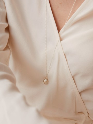 Wavy Line 7 Necklace