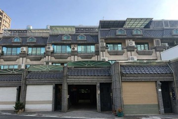 楠梓臨路｜精美綠茵｜首排可停雙車透天｜高雄市楠梓區常興街