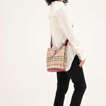 BURBERRY 巴寶莉  戰馬格紋PVC斜背水桶包(紅邊)