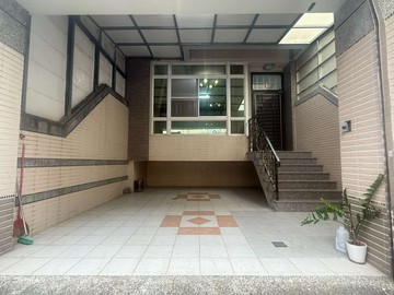 專約果嶺澄清湖仁雄商圈清幽寧靜稀有車庫透天｜高雄市仁武區仁雅街