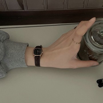 免運🔮手錶女款輕奢小衆設計女式冷淡風高級感女士石英錶女表方形小錶盤簡約學生手錶 考試手錶 防水手錶 靜音手錶 女生手錶