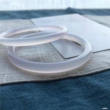 白瑪瑙手鐲玉髓天然白色圓條鐲子美人鐲細條荔枝凍瑪瑙少女生極細