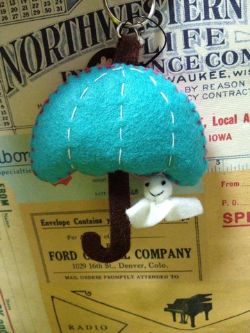 啾咪鑰匙圈-雨傘與晴天娃娃(輕壓可以發出聲音)