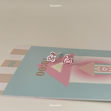 現貨｜s925純銀 《超級熱賣》粉色塗鴉迷你耳釘🍒💗不對稱耳環 A08 可碰水 洗澡不用摘 (Puppeee)