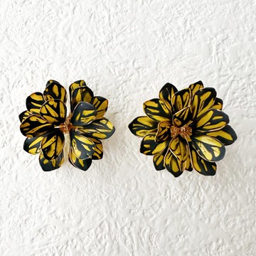 以花朵為靈感的金屬絲配件