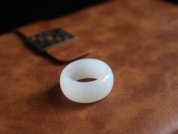 天然羊脂玉和田玉戒指指環 羊脂玉扳指 厚脂型 純手工雕刻 18mm