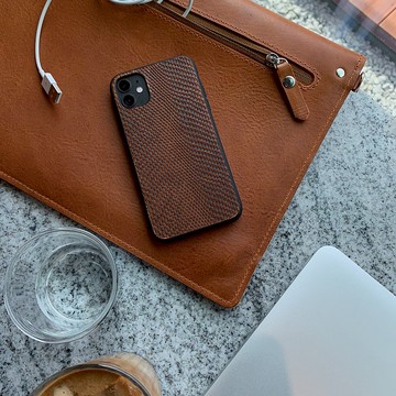 イタリアの野菜なめし革とヘビの型押しプリントのiPhoneケース