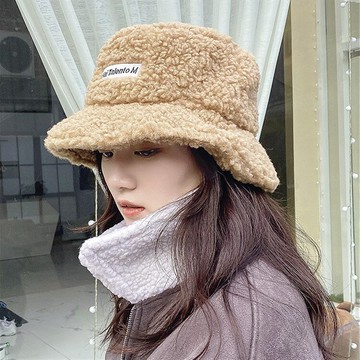 沛錦仿羔羊絨漁夫帽女生 秋冬季刺繡字母加絨保暖平頂帽寬檐帽子1入