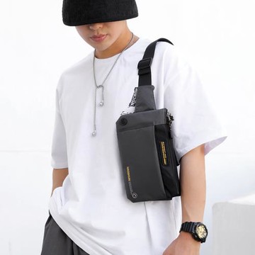 歐美時尚潮牌男士簡約機能胸包薄款大容量機車小背包腰包街頭潮流