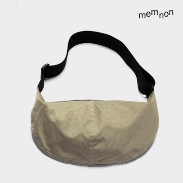 MEMNON門農中性男女同款 小號卡其色寬肩帶餃子包 褶皺單肩斜挎包