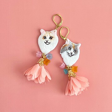 親密貓咪「牡丹」與「嚕哩嘛嚕」的耳飾