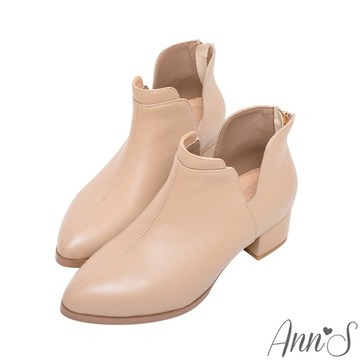 Ann’S愛莉諾-激瘦長腿真皮側V挖空低跟短靴4.5cm-杏