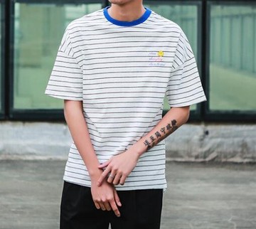 FINDSENSE MD 日系 潮 男 時尚 細條紋卡通笑臉印花 短袖T恤 特色短T 學生T恤