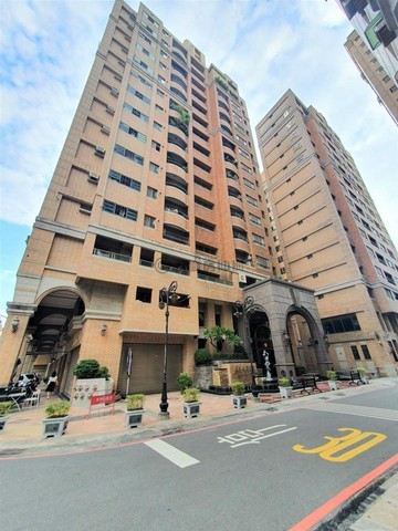 高鐵商圈博愛路上收租店面1+2樓｜高雄市左營區博愛四路