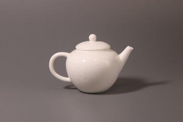 敦睦窯 德化模刻印花玉瓷 小圓壺