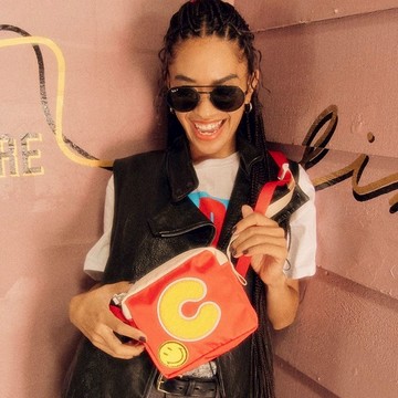 【aziza】CILOCALA限量版亮彩尼龍防潑水SUTAJYAN棒球外套方型手機包-紅(CLB23STJX02AR1)