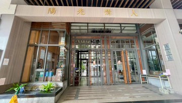 亞灣經貿特區｜陽光情人｜景觀邊間明亮優質三房車位｜高雄市前鎮區光華三路