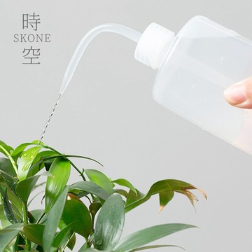彎嘴澆水瓶🔥擠壓式 250,500,1000ml 彎頭澆花水壺【時空優品】噴壺 噴水器 澆花器 澆花壺 擠壓瓶 澆水器