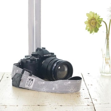 3.5cm寬 可調長度相機背帶 / 花卉刺繡條紋