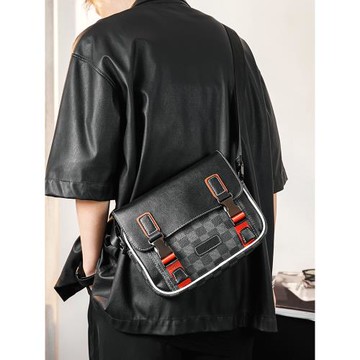 新款男士小方包簡約格子郵差包復古小包街頭戶外斜挎包男士挎包潮