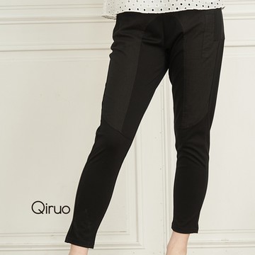【Qiruo 奇若名品】春夏專櫃精品黑色造型拼接休閒褲(時尚拼接造型 英文環繞後口袋1205C)