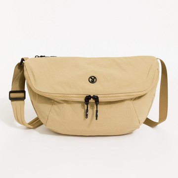 PLAYBOY - 斜背包  Traveler系列 - 卡其色