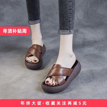 2025年夏季厚底一字拖鞋女士外穿真皮交叉復古涼鞋防水臺休閑涼拖