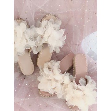 恩久仙女度假風純手工柔紗立體花朵鉚釘草編精致氣質女拖鞋沙灘鞋