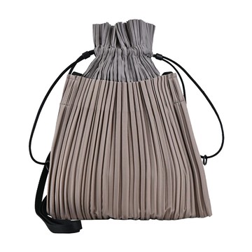 ISSEY MIYAKE 三宅一生 PP  SQUARE PLEATS BAG束口斜背包