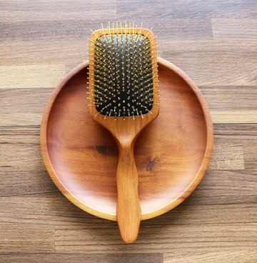 【義賣特惠】櫸木壓花梨大四角黃金梳 (百貨1680黃金梳/ 最大款)