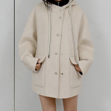 白色牛角扣-連帽長版羊毛外套大衣-米白色
