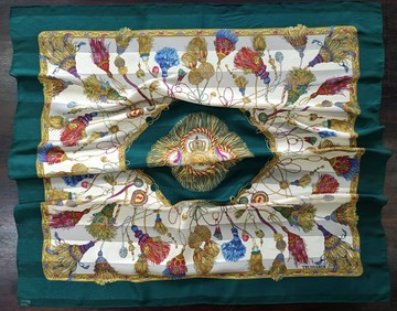 古董 TRUSSARDI 緹花真絲絲巾 - 皇家流蘇與皇冠圖騰 (40 英吋)