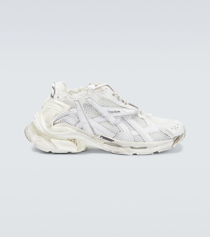 Runner sneakers