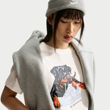 Nike Sportswear Classic Women's Oversized T-Shirt