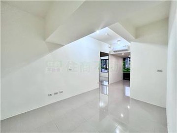 G528大時代亮廳邊間大兩房車-住商小郭｜新北市三重區元信三街