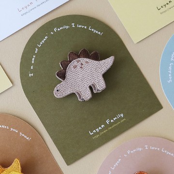 樂洋・Leyan- Dinosaur恐龍刺繡別針 / 不會刺的劍龍