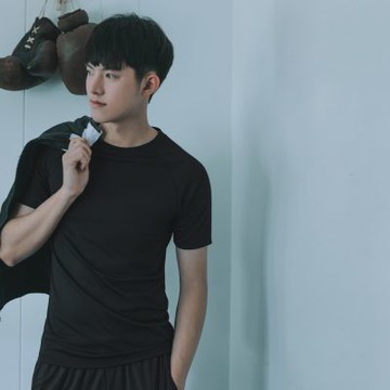 OB嚴選中大尺碼-合身版升溫發熱火山岩兩面穿機能運動短袖上衣《KL0956》