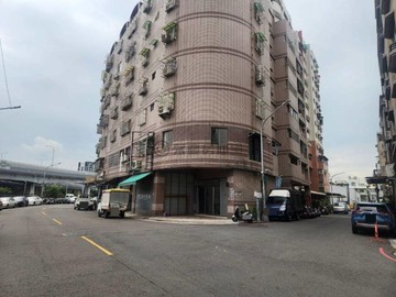 南華商圈★臨路１０米 三角窗★地下室+1+2樓店｜高雄市鳳山區五甲二路