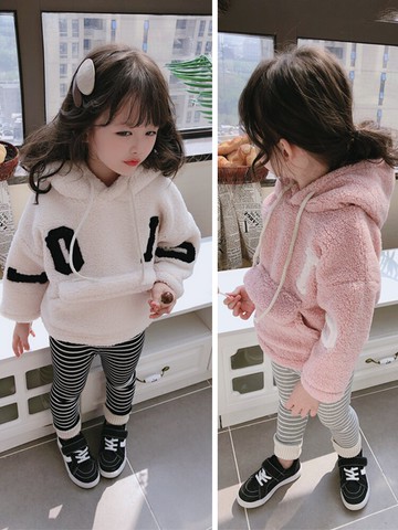 冬季新款中小童寬松連帽套頭上衣 女童氣質可愛字母印花衛衣1入