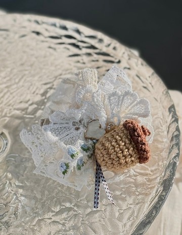 鉤針編織橡實蕾絲胸花 胸針髮夾兩用飾物
