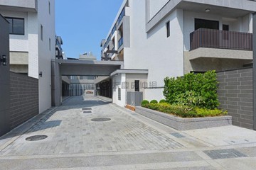 萬年重劃區質感雙車墅｜台南市南區萬年三街