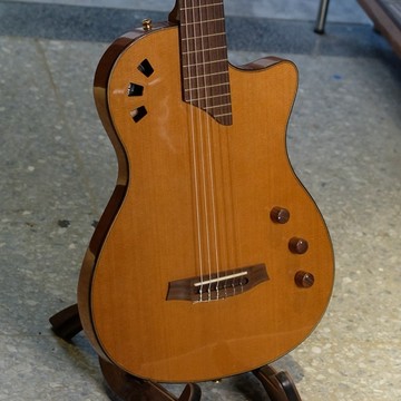 【二手】9成新 Cordoba Stage Traditional CD 面單板 紅松面板 桃花心背側板 Fishman 拾音系統 52mm 尼龍弦 電古典吉他 跨界吉他