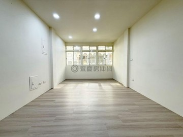13年屋｜鋼構鋼骨近公道三車庫透天 ｜新竹市北區成功路