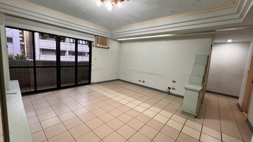 榮星花園無障礙華廈中山國中捷運430公尺｜台北市中山區龍江路