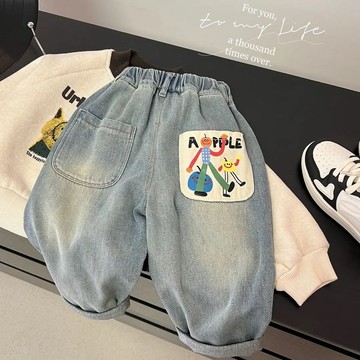 【台灣出貨】免運兒童牛仔褲春秋款新款兒童春季洋氣外穿愛心女寶寶春裝褲子印花