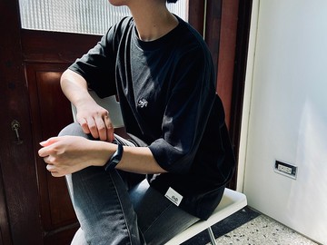 | HUIT solo show 2.0 | 純棉圓領落肩Runaway黑T