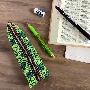 【肉球與櫻花】畳緣 四面體筆袋 和風 螢光綠 綠色 螢光 足印 狗