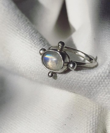 925純銀 彩虹月光石 戒指 II 原礦 II 阿尼瑪戒指