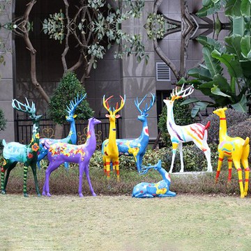 玻璃鋼園林裝飾擺件彩繪梅花鹿雕塑戶外動物景觀商場美陳手繪麋鹿